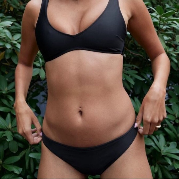 2 Pairs of American Eagle The Classic Bikini Bottoms In Black Size XL NWT - Picture 11 of 14